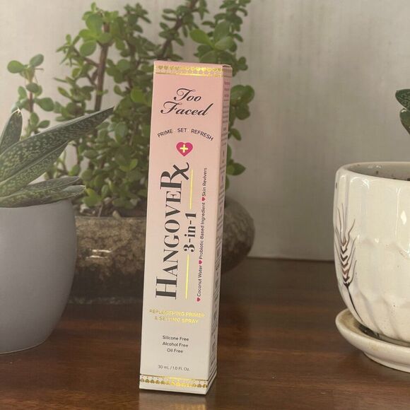 Too Faced - Hangover 3-in-1 Replenishing Primer & Setting Spray - Picture 5 of 6